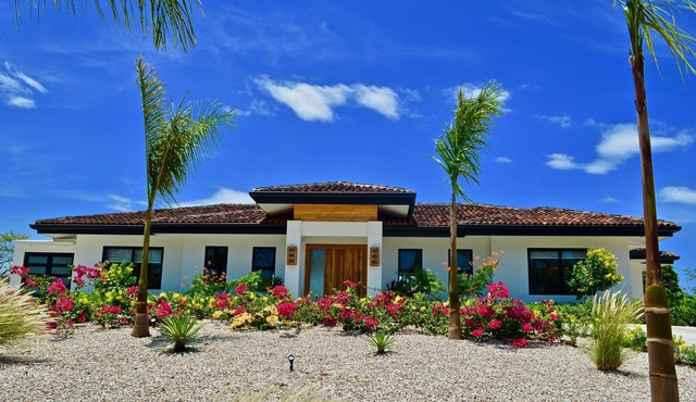 Casa Palmeras Luxury Villa Near Beach & Surf