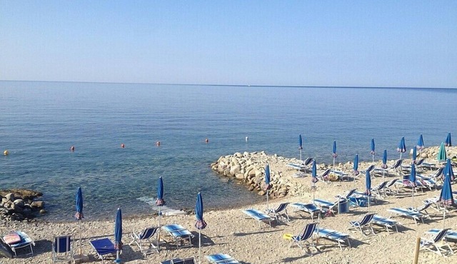 Casa Panna D: A cheerful apartment that is part of a small villa located right on the beach, with Free WI-FI.