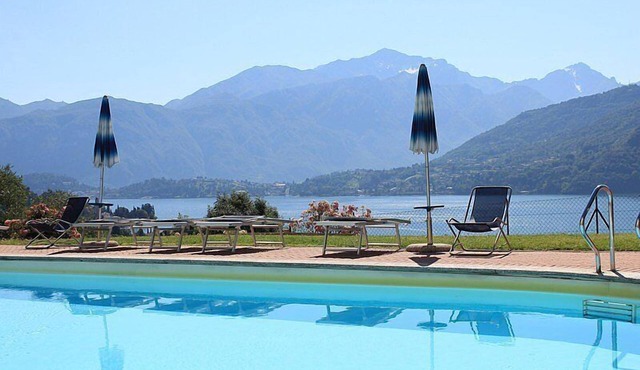 Casa Panorama Sette: A bright and cheerful apartment situated at a short distance from the shores of Lake Como, with Free WI-FI.