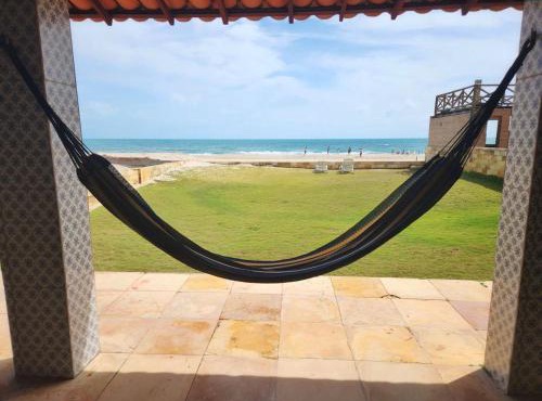 Casa Pe na Areia com Piscina e Ar em Morro Branco