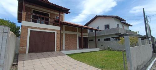 Casa, perto da praia, piscina, 3 quartos, estacionamento, cozinha, churrasqueira, WIFI