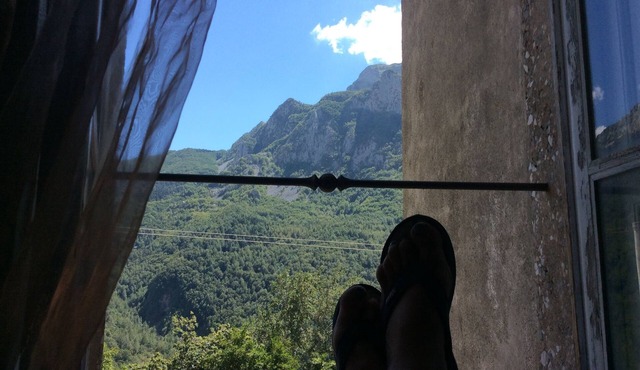 Casa Pertondolo.Alta Lunigiana.Spacious and bright two-room apartment, sleeps 4.