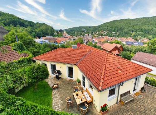 Casa-Philipp, mediterrane, lichtdurchflutete, stilvolle Ruhe-Oase, ebenerdig, mit Garten, Terrasse, Grill und Sauna im Naturparadies Fränkische Schweiz