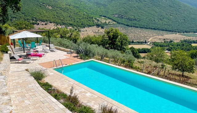 Casa Pietrina - Three Bedroom Villa, Sleeps 8