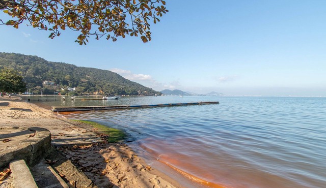 Casa próxima ao mar em Sambaqui MR0450