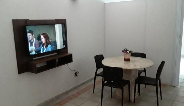 Casa próximo à UNIUBE, Aeroporto e hospitais - Até 05 pessoas