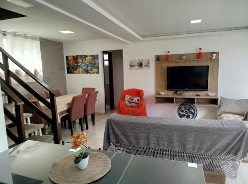 Casa próximo a Praia Morro das Pedras e Aeroporto com garagem para 2 carros