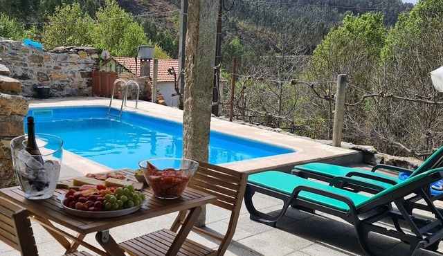 Casa Privada com Piscina no Meio da Natureza