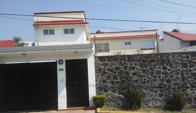Casa privada completa , para 8 personas para descanso y o trabajo tambien por habitacion con baño privado para 2 o 4 personas compartiendo areas comunes