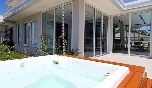 Casa Rendas da Daniela - 6 suites on the most tranquil beach in Florianópolis.