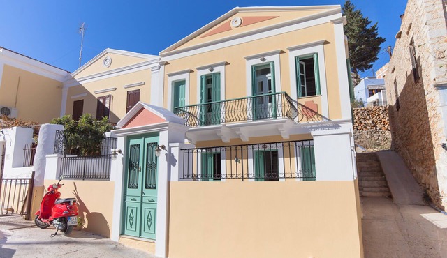 Casa Rinio - Traditional Symi Mansion