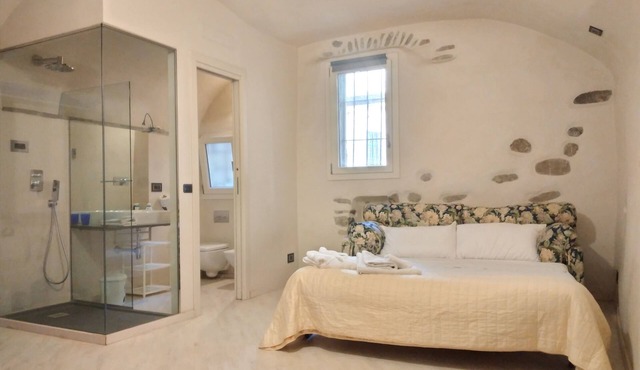 Casa Roberta is a junior Suite located in a old village Dolceacqua.