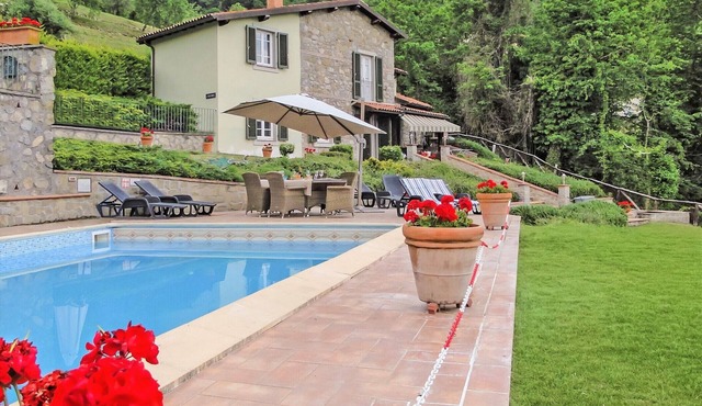 Casa Roc, Private Pool, & Arguably Best View In Barga! WIFI. Walk to rest/bar