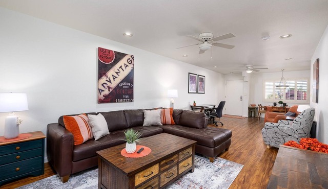 CASA ROMEO - Updated Top-Level Condo