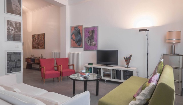 CASA ROSA - a central, bright and glamorous apartment