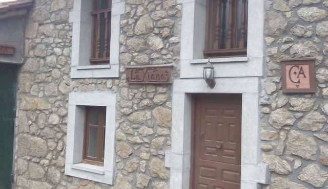 Casa Rural La Xiana located on the northern slopes of Tiatordos (Asturias)