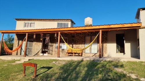 casa rustica dos dormitorios con pileta