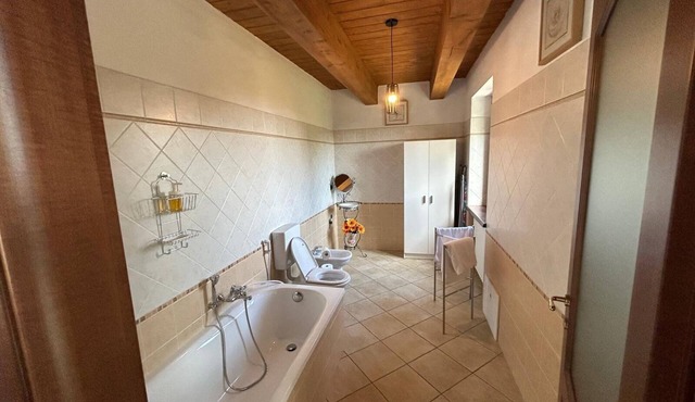 Casa Salada, Immersa in un Castagneto fra Montagna e Pianura