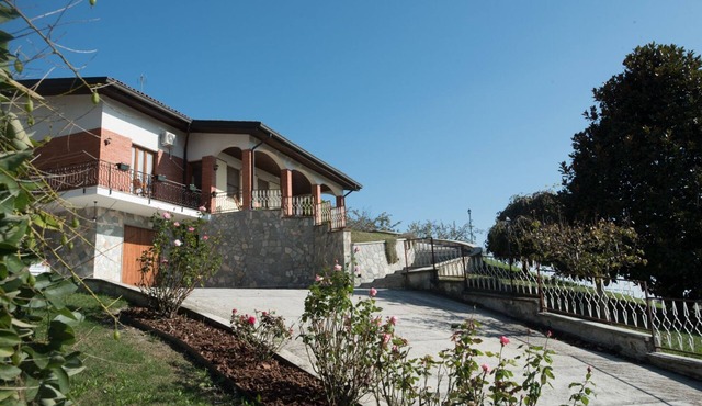 Casa Serena - Unique Retro/Classic Villa in Wine Country near Milan Terrace View