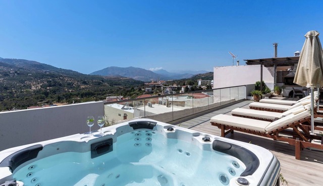 Casa Sofia, Cozy Home #2, By Hellocrete