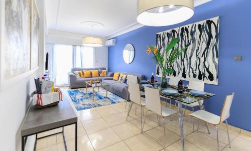 Casa Sol - Modern 3BR Steps from the Beach & City Center