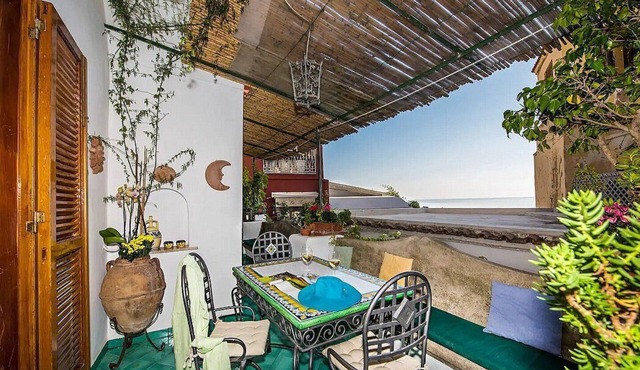 Casa Solange: A characteristic and welcoming apartment located in the center of Positano and a few meters from the sea, with Free WI-FI.