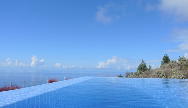Casa Tabladito with heated pool and fantastic sea views.