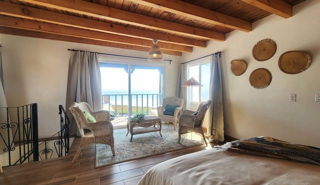 CASA TIKI - Tropical Beachfront Chilluxe