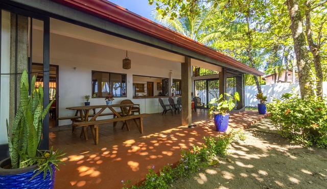 Casa Tortuga - Beautiful Spacious Beachfront House