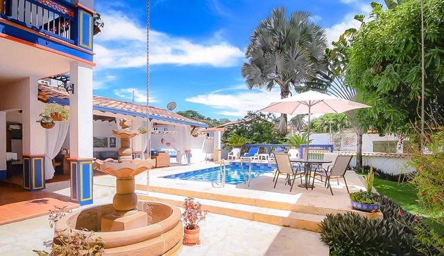 ¡Casa turística colonial con piscina privada en la rivera del río Cauca!
