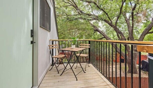 Casa Verde: A Studio Retreat 5 Minutes to Downtown