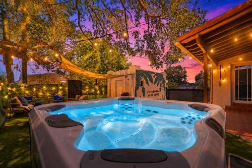 Casa Verde Design District 5BR Hot Tub