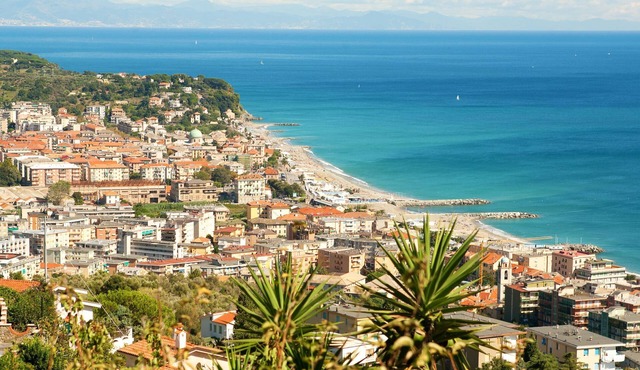 Casa Viola with shared pool sea view, Varazze, Italy
