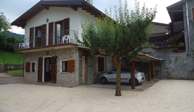 Casa Vittoria type V1, up to 5 people, garden, only 200m to the lake/beach