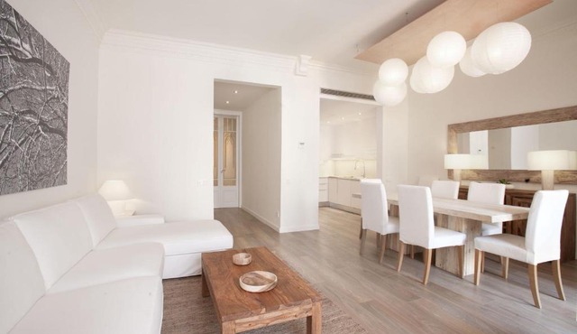 Casanova Charm 4BDR Apartment