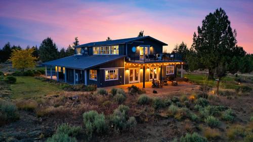 Cascade Crest by AvantStay