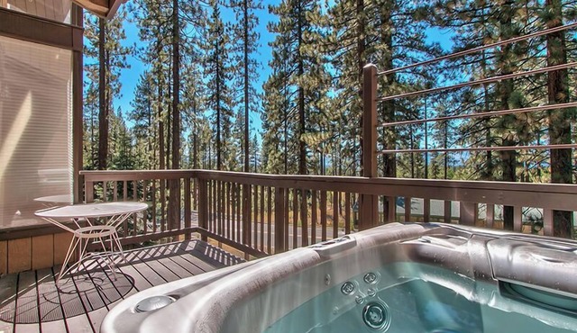 Cascade Hideaway in Lake Village With Private Hot Tub!