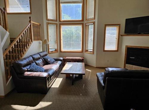 Cascade Three Bedroom Two Bath – C07