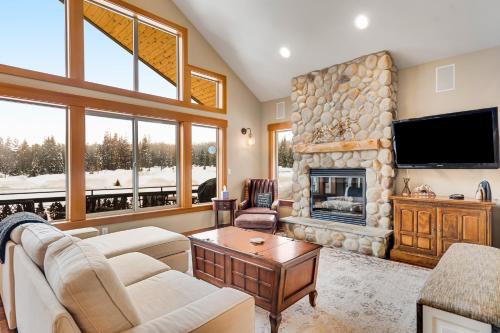 Cascadia Clouds Chalet