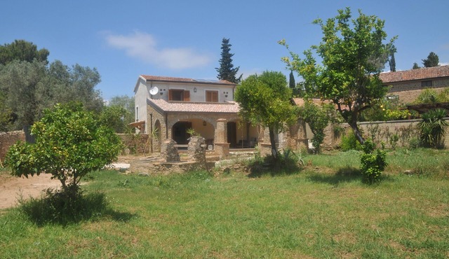 Casetta Clementina, stone farmhouse with garden in Castellabate