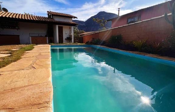 CASINHAS DA LAPINHA- Lapinha da Serra - Casa Verde 2 suites com deck - LATE CHECK OUT- Piscina compartilhada