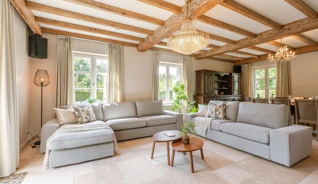 Casiola - Authentic Serene Vacation Hideaway with Pond