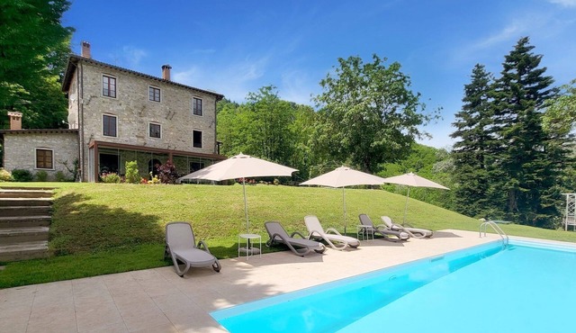 Casolare al Poggio - Country house, large private pool. WIFI. Walk to river.