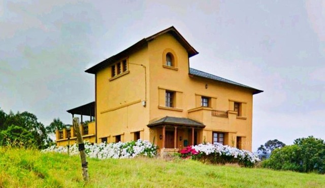 Casona rural en la costa asturiana