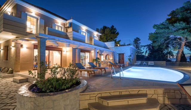 Castelli - Four Bedroom Villa, Sleeps 8