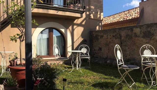 Castello D'Alcontres B&B