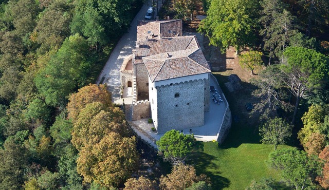 Castello degli Arcieri, in the green heart of Italy
