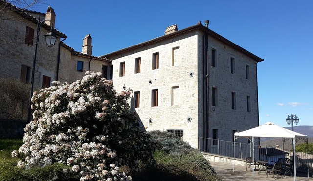 Castello Izzalini Todi Resort