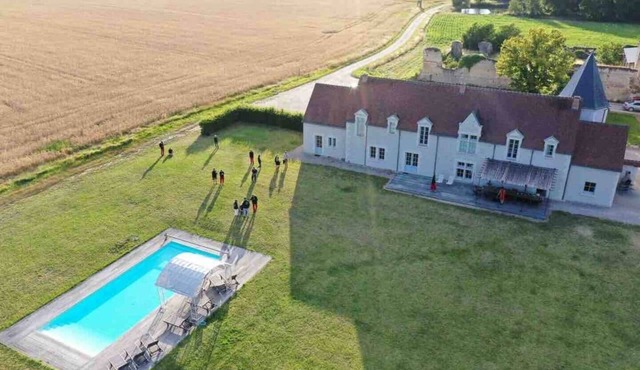 Castle Bizard 19p 10Br & 8 br, pool, Beauval