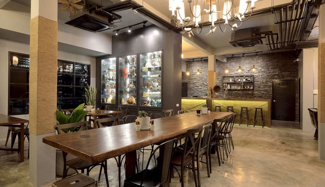 Castle Black Bangkok - Hostel